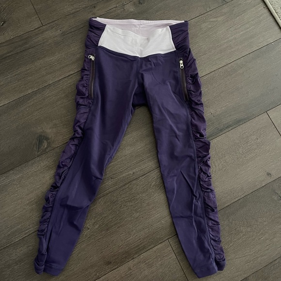 Lululemon Run: In The Sun Crop sz. 2 - Picture 5 of 9